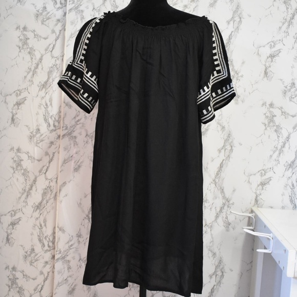 Lightweight embroidered black dress - Picture 3 of 4